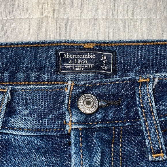 Abercrombie High Rise Short - Picture 3 of 3